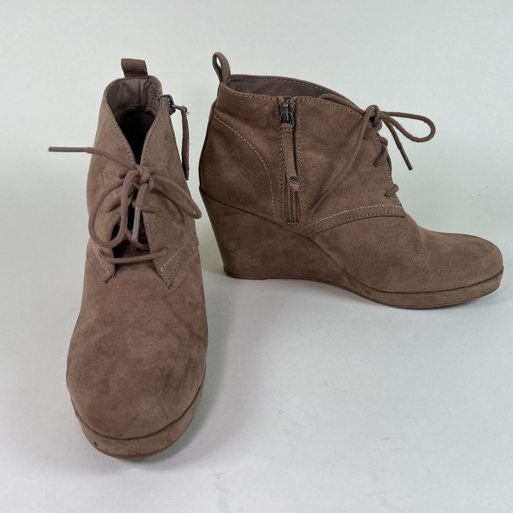 DV Dolce V Tan Wedge Booties Size 9